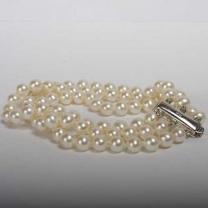 MK-Triple-pearl-bracelet-300x300